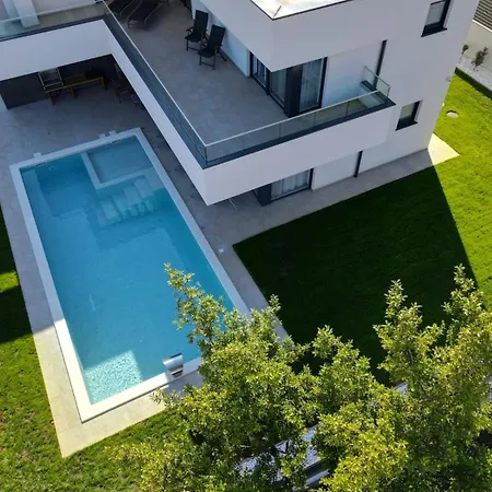 Anna Villa *